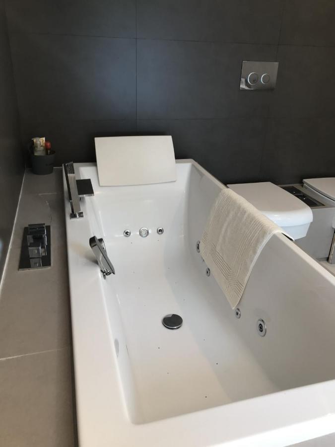 Appartement Montfleury, 2 Terrasses, 2 Chambres , 2 Sdb , Pkg Prive Piscine, 15 Min Walk To Croisette Beach And Palais Des Festivals Cannes Eksteriør bilde