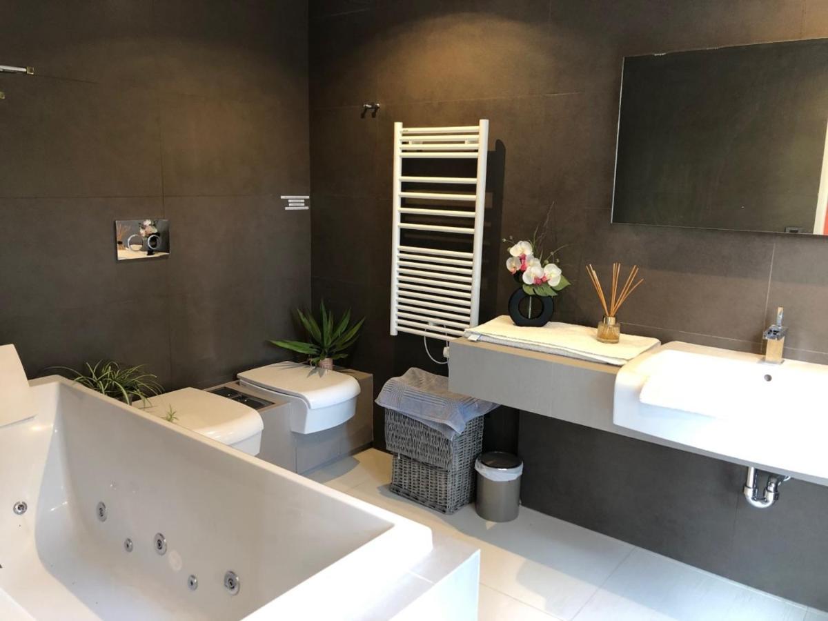 Appartement Montfleury, 2 Terrasses, 2 Chambres , 2 Sdb , Pkg Prive Piscine, 15 Min Walk To Croisette Beach And Palais Des Festivals Cannes Eksteriør bilde